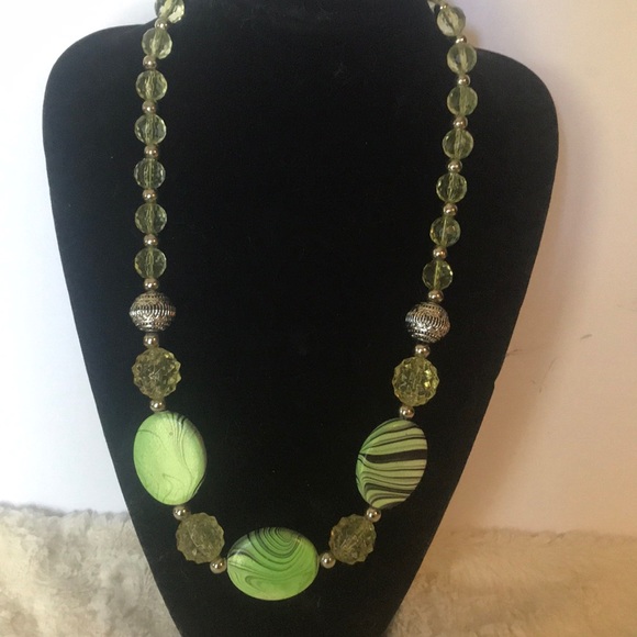 “GREEN BEADED” Necklace . - Picture 2 of 8